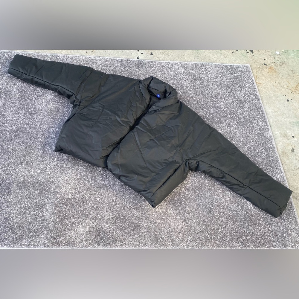 Men’s Size Medium Yeezy Gap Collaboration Jacket Black
